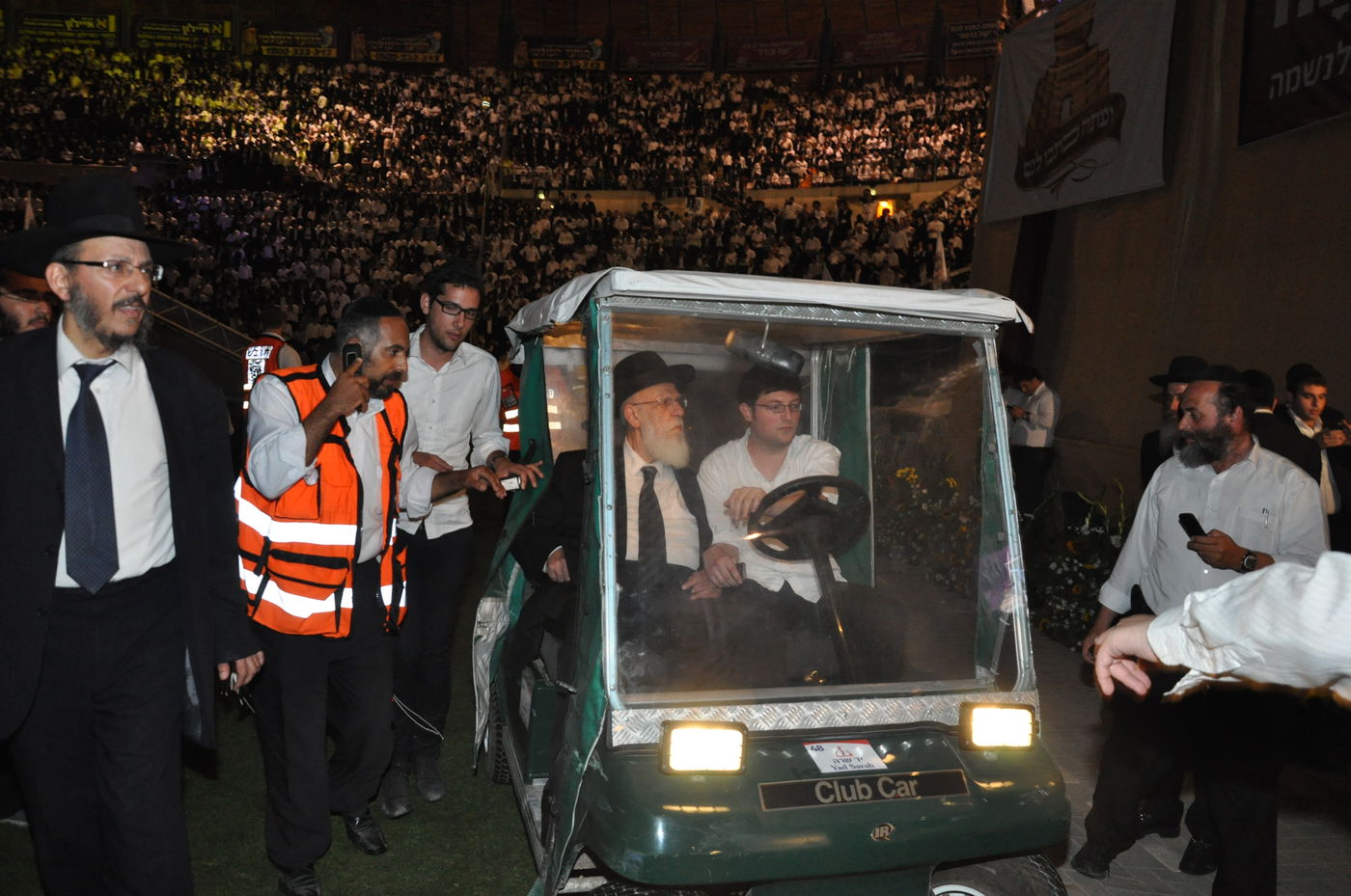 מעמד הרבבות במעמד סיום הש"ס באצטדיון טדי • גלרית ענק