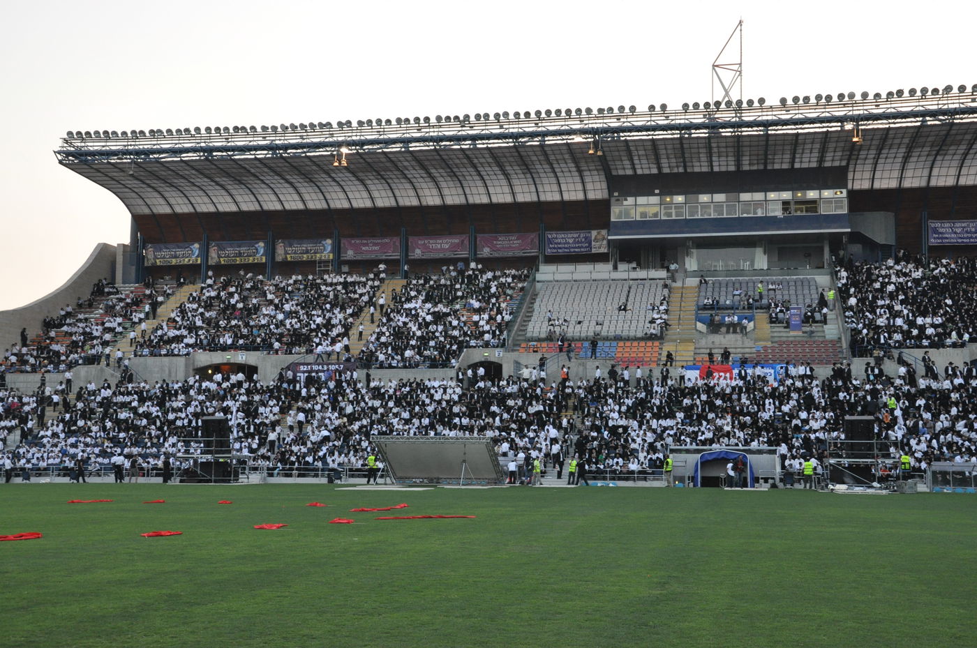 מעמד הרבבות במעמד סיום הש"ס באצטדיון טדי • גלרית ענק