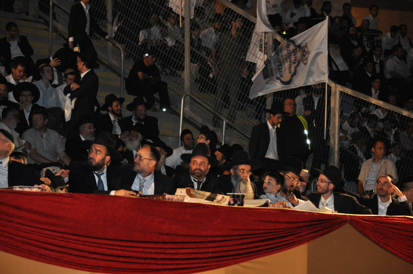 מעמד הרבבות במעמד סיום הש"ס באצטדיון טדי • גלרית ענק