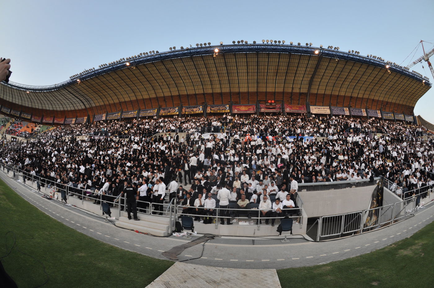 מעמד הרבבות במעמד סיום הש"ס באצטדיון טדי • גלרית ענק