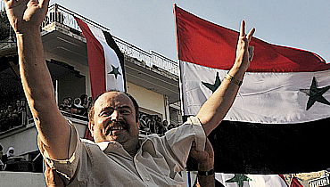 מכה לנשיא אסד: ראש-הממשלה חיג'אב ערק לירדן