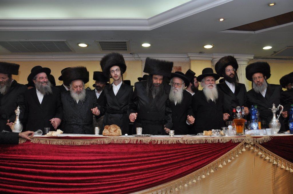 שמחת החתונה בחצרות מאקאווא נארול קוידינוב: צפו בגלריה