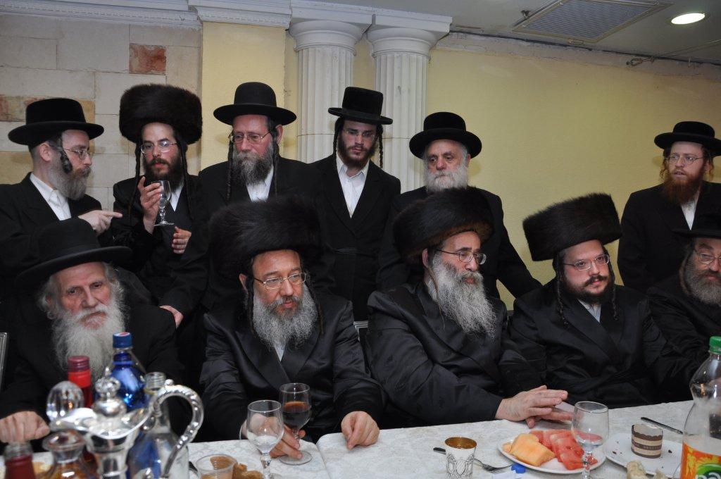 שמחת החתונה בחצרות מאקאווא נארול קוידינוב: צפו בגלריה