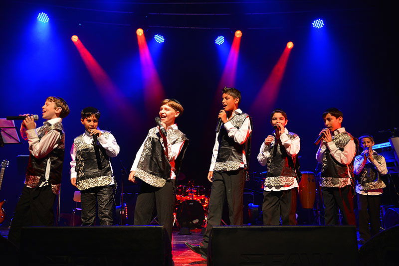 איציק דדיה אירח את הקינדרלך בהופעה בנהריה