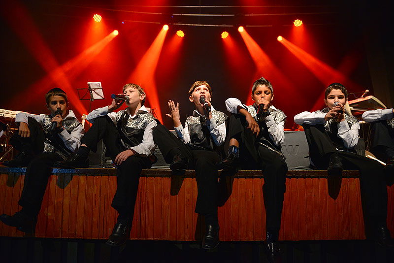 איציק דדיה אירח את הקינדרלך בהופעה בנהריה