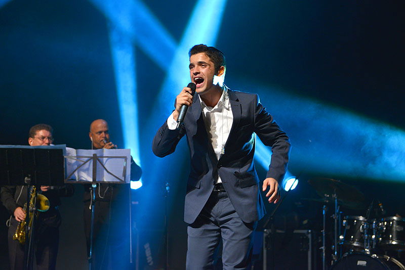 איציק דדיה אירח את הקינדרלך בהופעה בנהריה