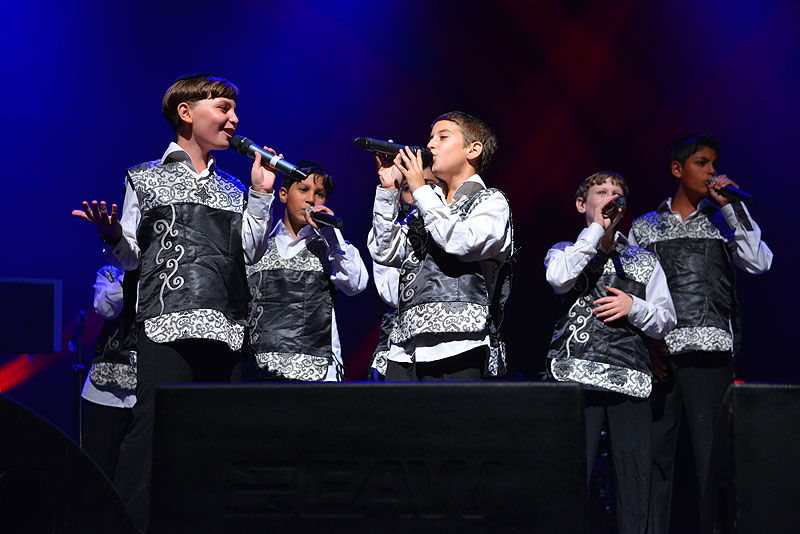 איציק דדיה אירח את הקינדרלך בהופעה בנהריה