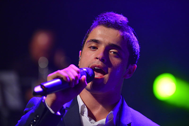 איציק דדיה אירח את הקינדרלך בהופעה בנהריה