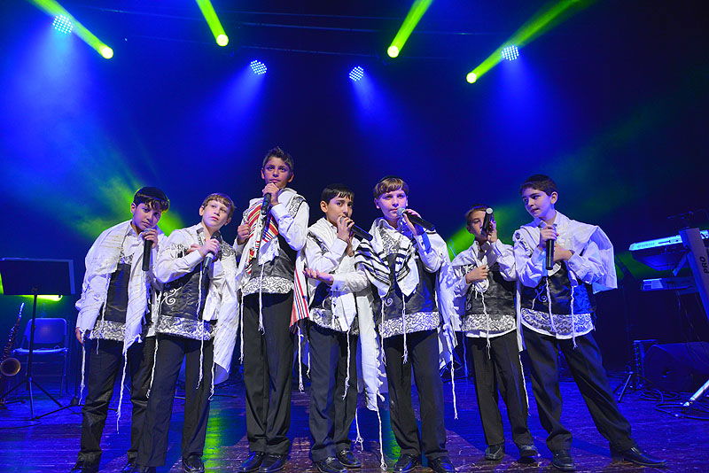 איציק דדיה אירח את הקינדרלך בהופעה בנהריה