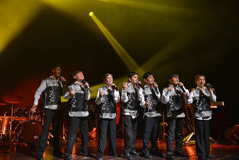 איציק דדיה אירח את הקינדרלך בהופעה בנהריה