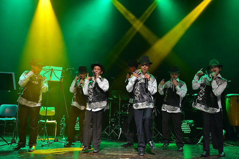 איציק דדיה אירח את הקינדרלך בהופעה בנהריה