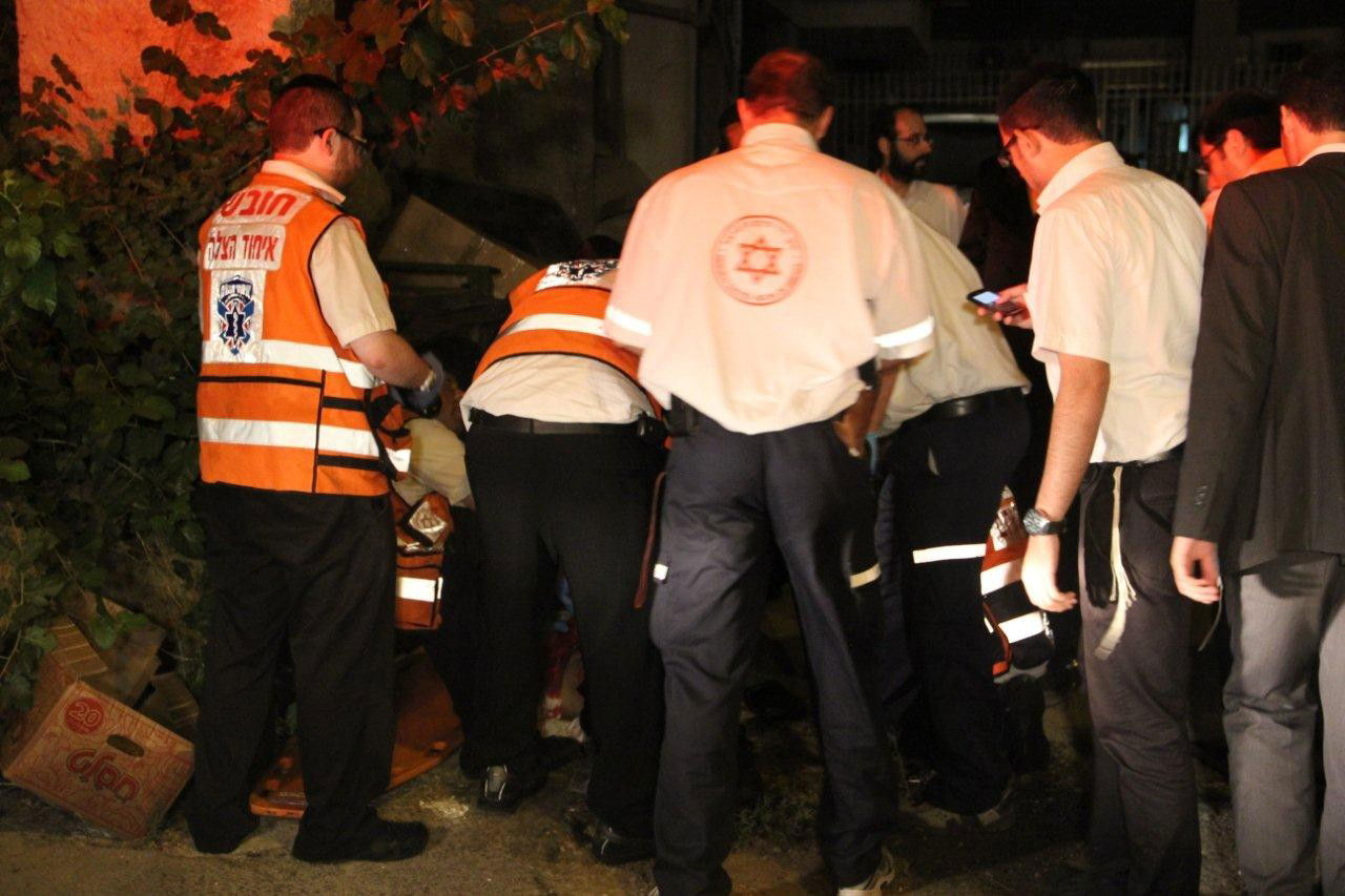 בני-ברק: נפל מגובה 4 קומות ונפצע באורח קשה