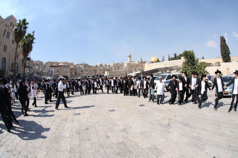 מעל רבבה חגגו בירושלים עם ספר-התורה לילדי ישראל