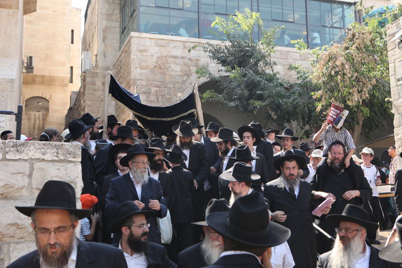 מעל רבבה חגגו בירושלים עם ספר-התורה לילדי ישראל