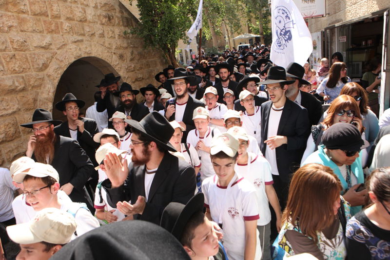 מעל רבבה חגגו בירושלים עם ספר-התורה לילדי ישראל