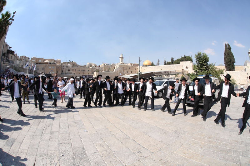 מעל רבבה חגגו בירושלים עם ספר-התורה לילדי ישראל