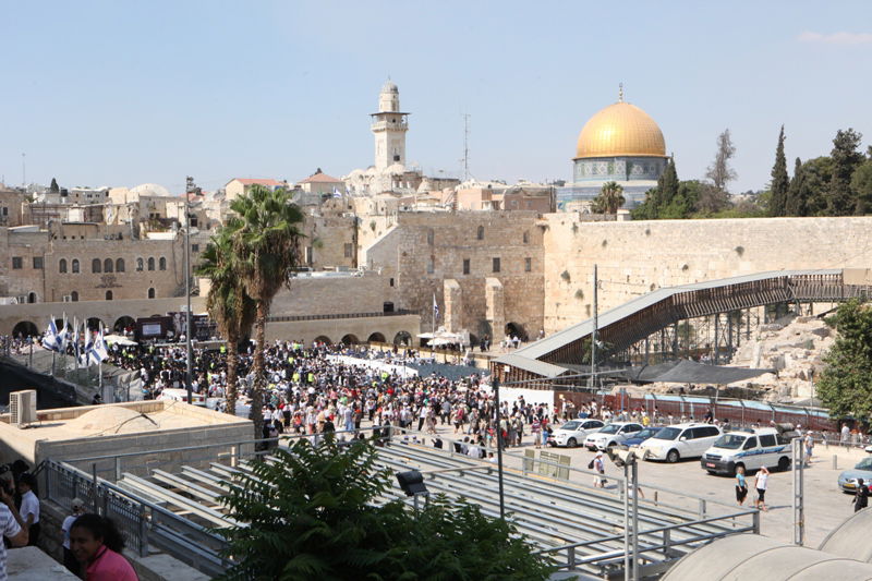 מעל רבבה חגגו בירושלים עם ספר-התורה לילדי ישראל