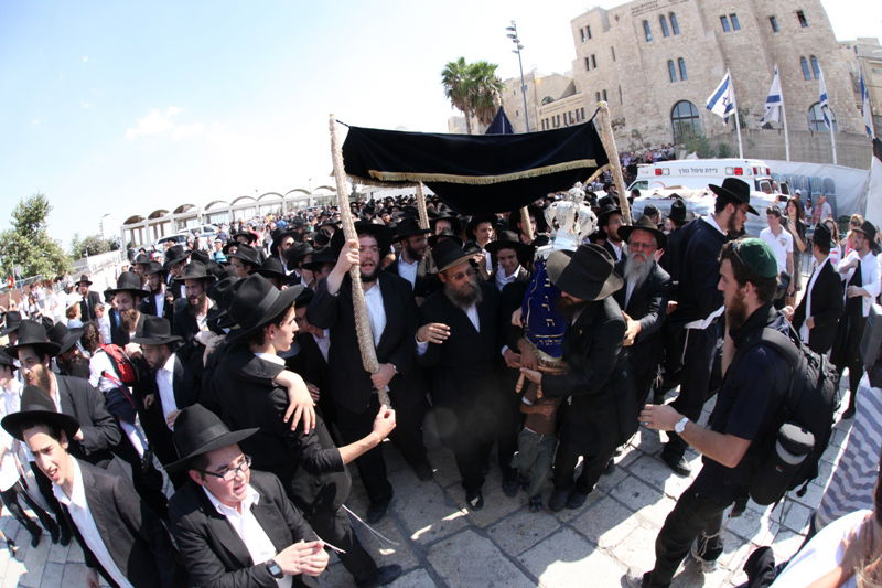 מעל רבבה חגגו בירושלים עם ספר-התורה לילדי ישראל