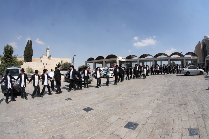 מעל רבבה חגגו בירושלים עם ספר-התורה לילדי ישראל