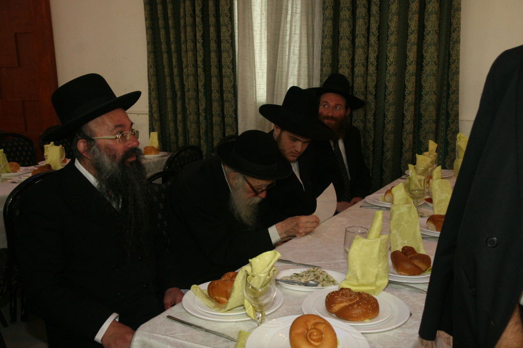 חתונת נכדת רבי ניסים קרליץ: גלריית ענק