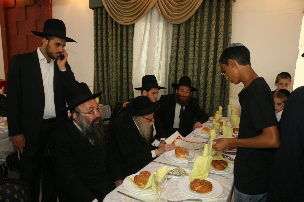 חתונת נכדת רבי ניסים קרליץ: גלריית ענק