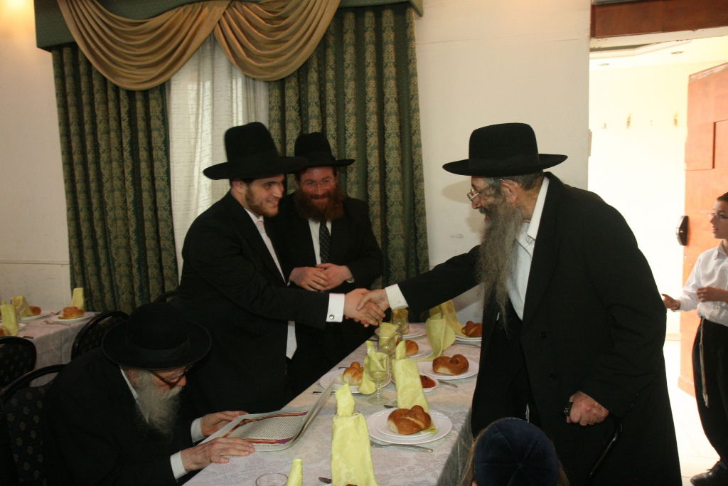 חתונת נכדת רבי ניסים קרליץ: גלריית ענק