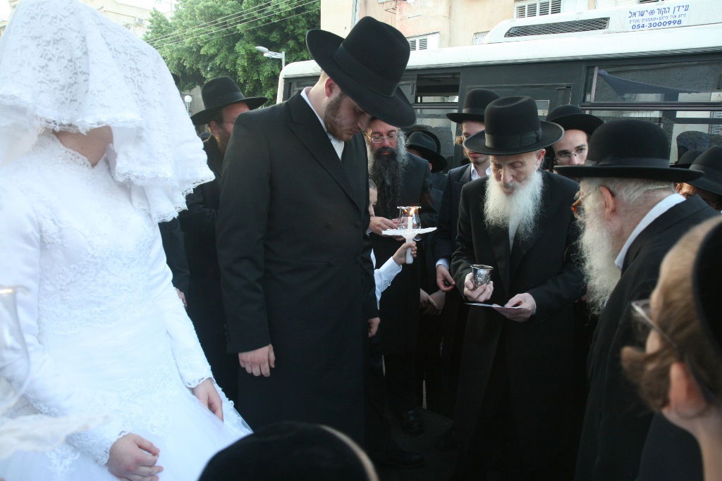 חתונת נכדת רבי ניסים קרליץ: גלריית ענק