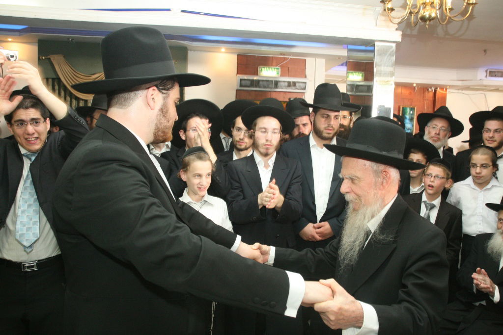 חתונת נכדת רבי ניסים קרליץ: גלריית ענק