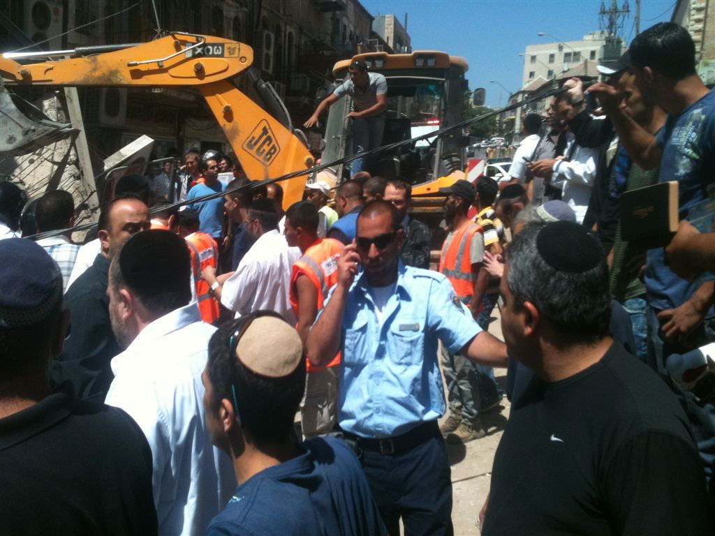 בניין מגורים קרס הבוקר בגאולה; אדם נפצע קל