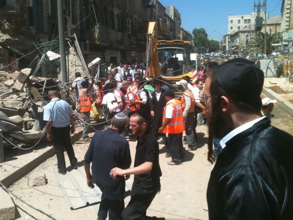 בניין מגורים קרס הבוקר בגאולה; אדם נפצע קל