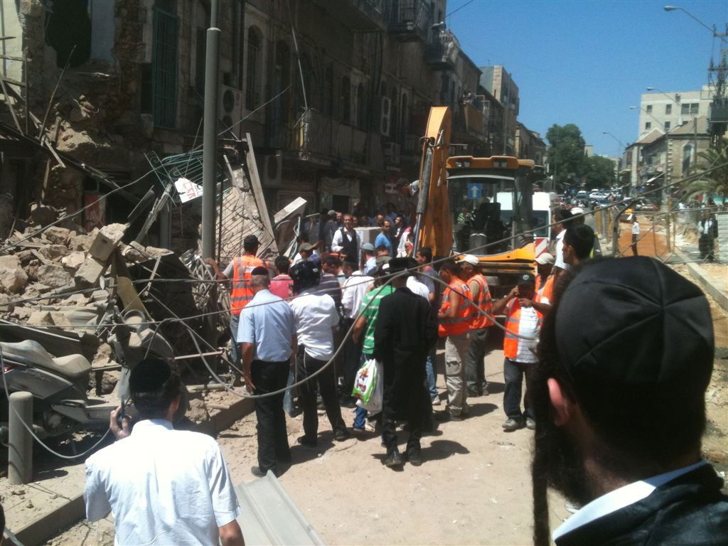 בניין מגורים קרס הבוקר בגאולה; אדם נפצע קל