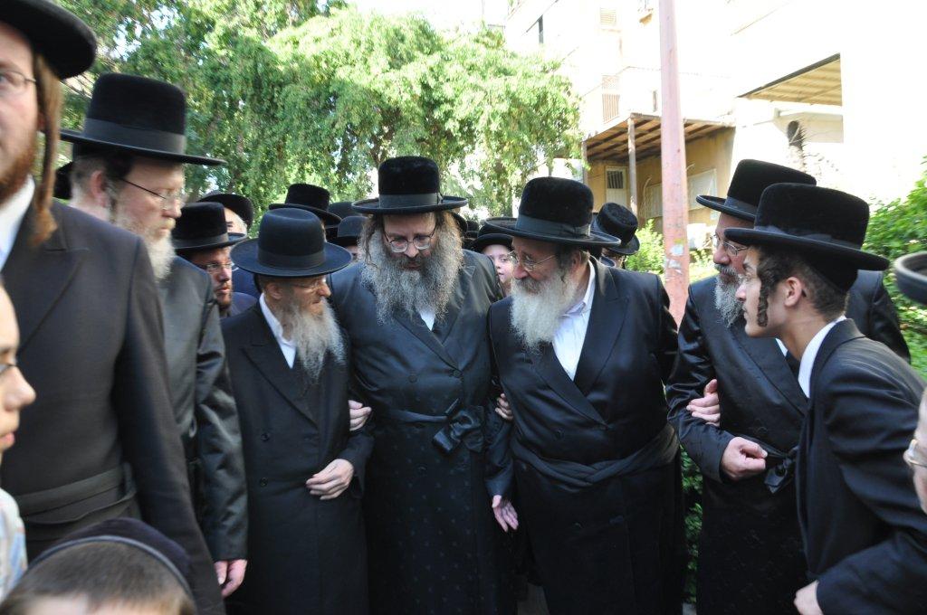 תיעוד מיוחד: הלווית הרבנית מספינקא