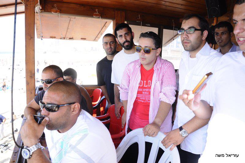 רדיו 'קול ברמה' ביום שידורים מהחוף הנפרד בבת-ים