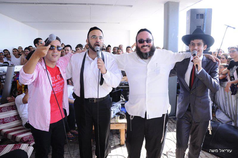 רדיו 'קול ברמה' ביום שידורים מהחוף הנפרד בבת-ים