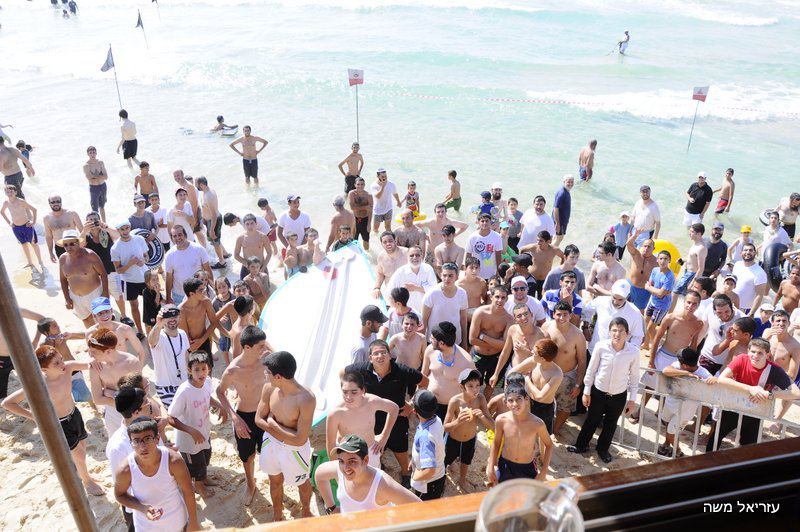 רדיו 'קול ברמה' ביום שידורים מהחוף הנפרד בבת-ים