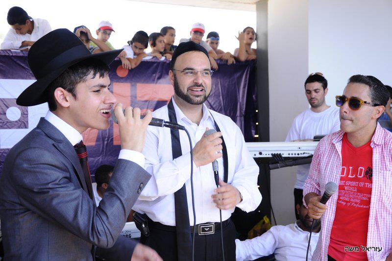 רדיו 'קול ברמה' ביום שידורים מהחוף הנפרד בבת-ים