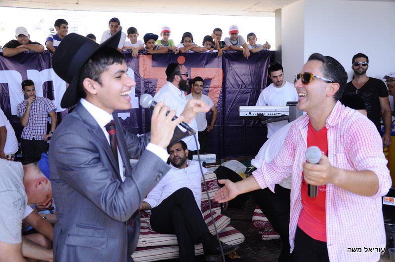 רדיו 'קול ברמה' ביום שידורים מהחוף הנפרד בבת-ים