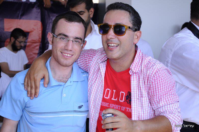 רדיו 'קול ברמה' ביום שידורים מהחוף הנפרד בבת-ים