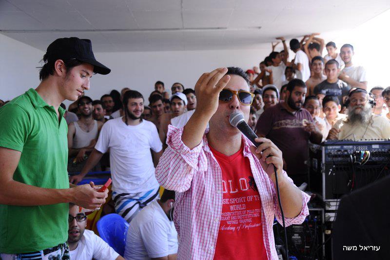 רדיו 'קול ברמה' ביום שידורים מהחוף הנפרד בבת-ים