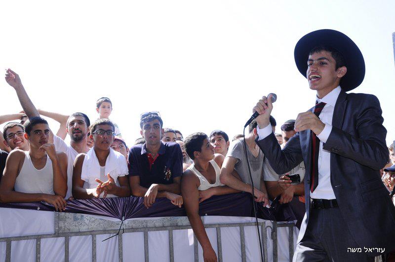 רדיו 'קול ברמה' ביום שידורים מהחוף הנפרד בבת-ים