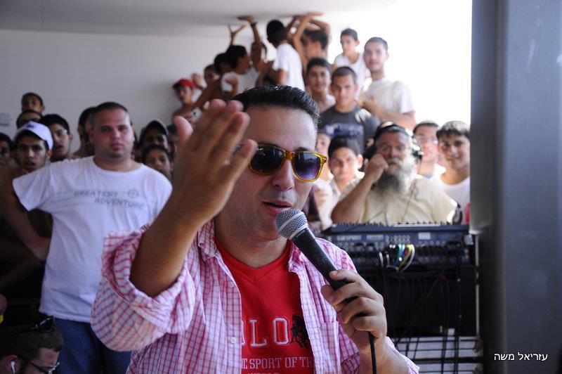 רדיו 'קול ברמה' ביום שידורים מהחוף הנפרד בבת-ים