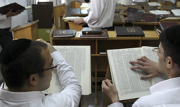 כך הפך הדף היומי מרעיון של 'אגודת ישראל' - לרעיון כלל יהודי • מיוחד