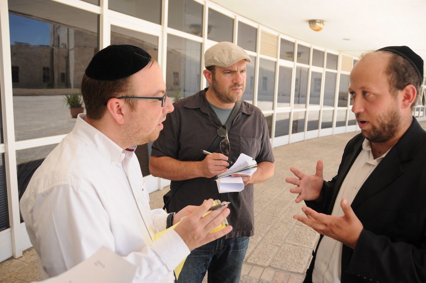 עשרות הורים וילדים הפגינו נגד משרד החינוך