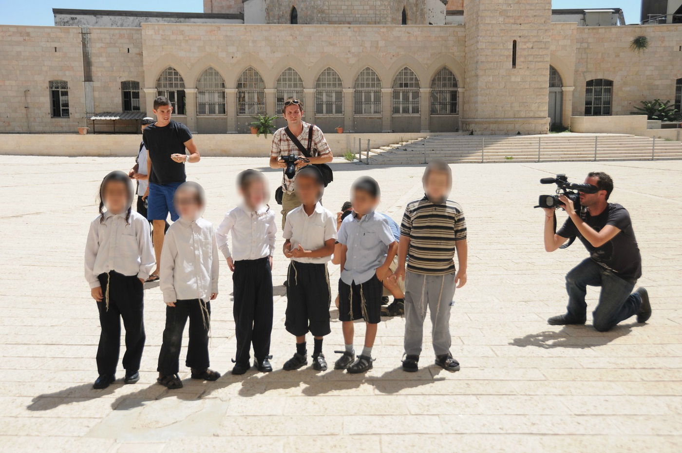 עשרות הורים וילדים הפגינו נגד משרד החינוך