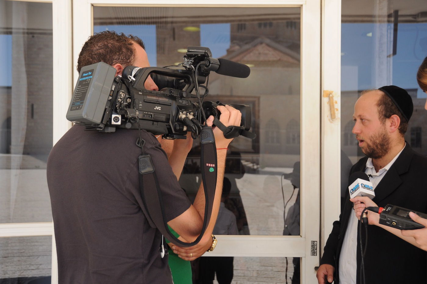 עשרות הורים וילדים הפגינו נגד משרד החינוך