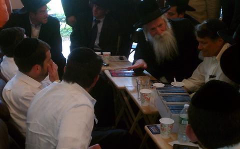 הרב גרוסמן מנחם