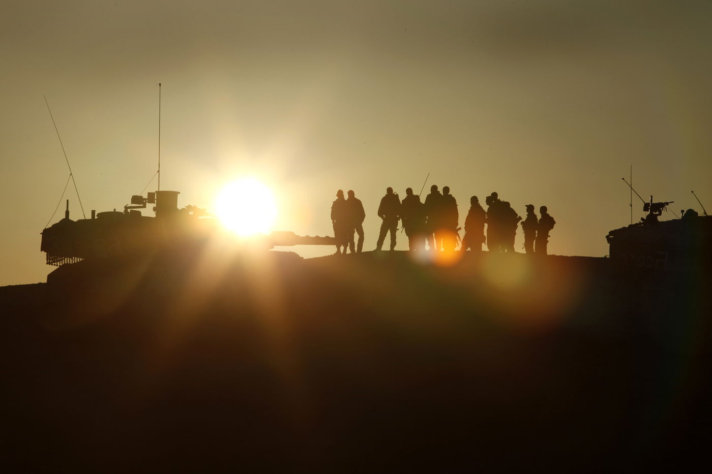 מתכוננים למלחמה: חיילים באימון במדבר יהודה