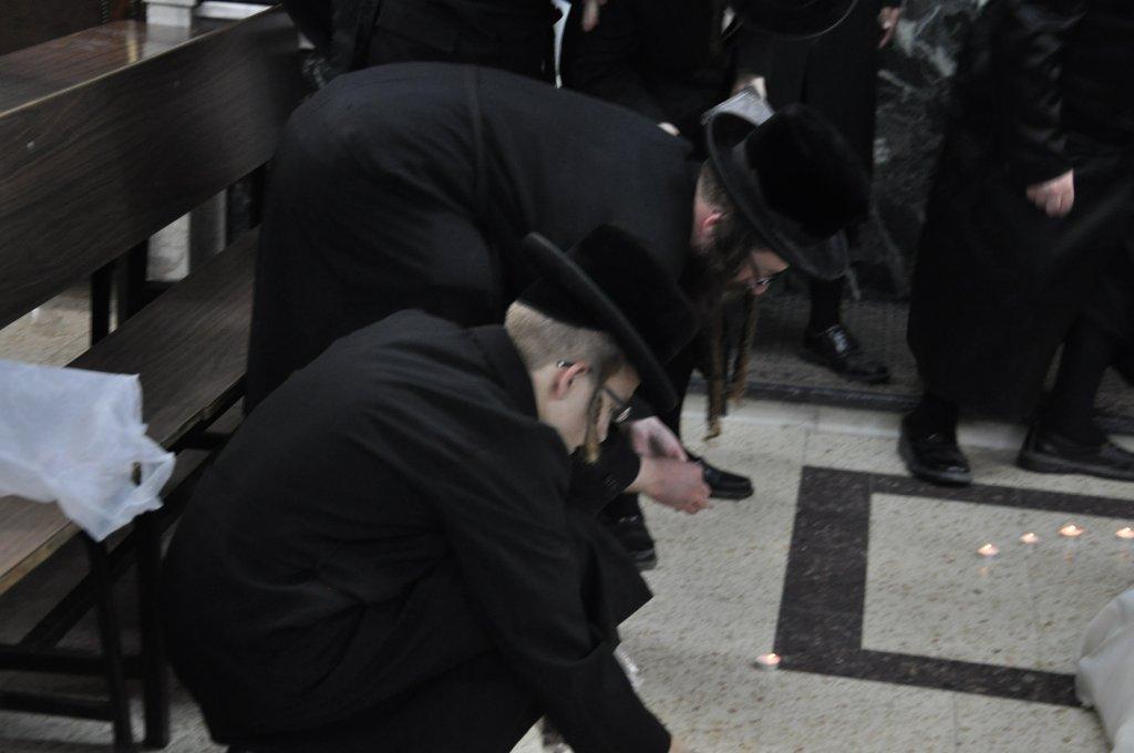 האבל, הדמעות והתהילים ב'שומרי אמונים' • תיעוד