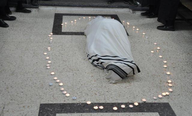 מיטת האדמו"ר זצ"ל, הלילה