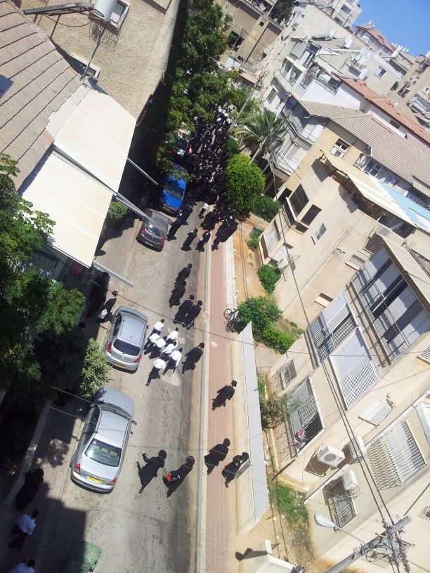 מאות מלווים למנוחות את האדמו"ר משומרי אמונים